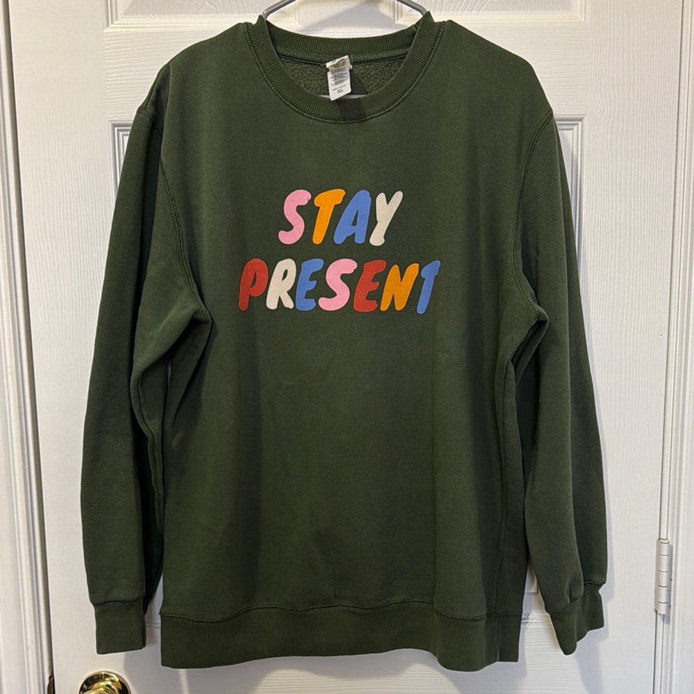 'STAY PRESENT' sweatshirt